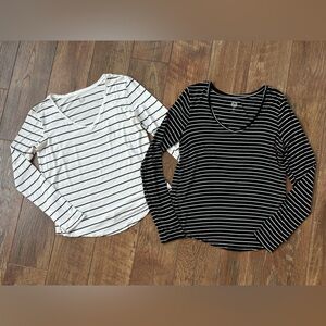 Striped V-Neck Long Sleeve Tops - Black and White, size Small